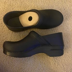 Dansko matte black size 40 brand new